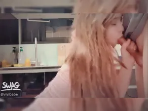 Hoá thân thành nhân viên bênh viện xinh xxx với bạn trai