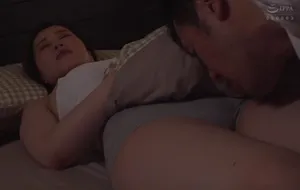 3 ngày người chồng đi công chuyện, bà xã ở nhà nữa đêm bị bố người chồng mò vào phòng